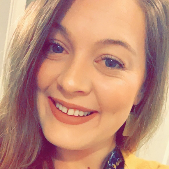 Meet your Posher, Cassandra - Picture 1 of 1